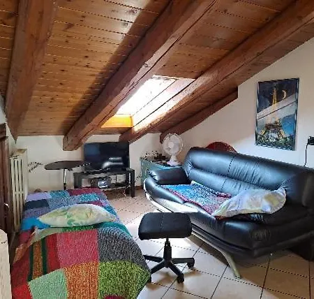 Casa Dalessi Loc Turistica Cin アパート